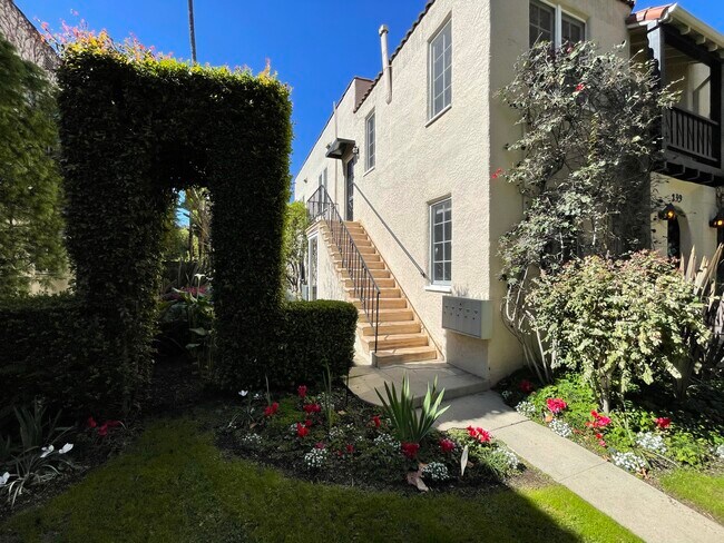 Upstairs 239 1/2 - 239 N Swall Dr