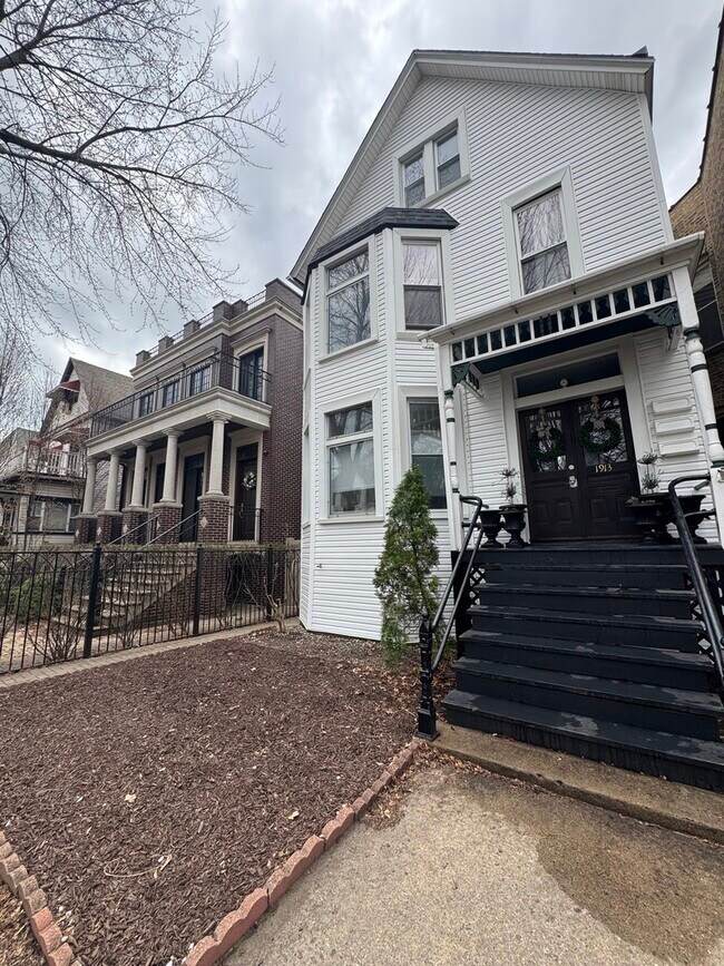 Building Photo - 1913 W Cuyler Ave