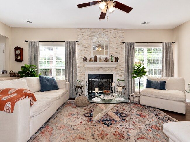 Foto del edificio - Beautifully Renovated 3 Bed / 2.5 Bath Home on Quiet Cul-de-Sac