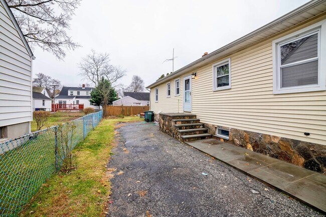 Building Photo - 45 Voight Ave