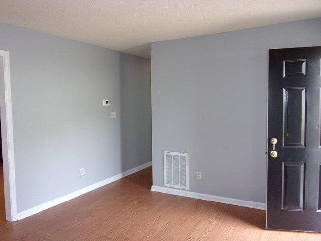 Foto del edificio - Large home in desirable location!