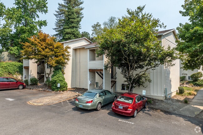 Building Photo - Charbern Apts - In The Heart of Milwaukie Oregon
