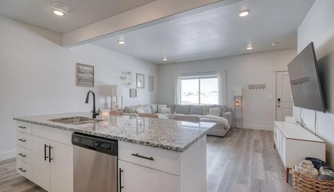Building Photo - 651 S 2400 W
