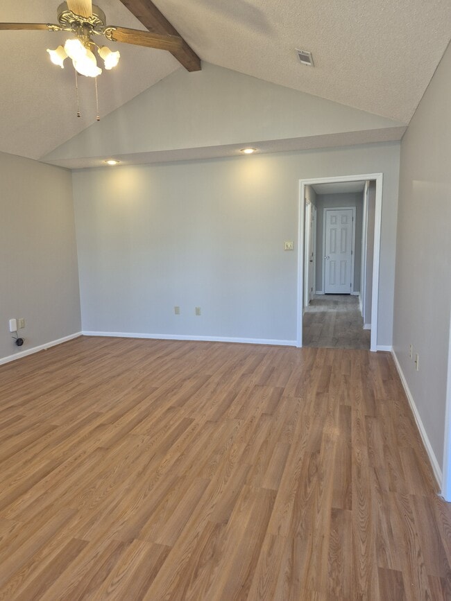 Foto del edificio - 341 Sawgrass Dr