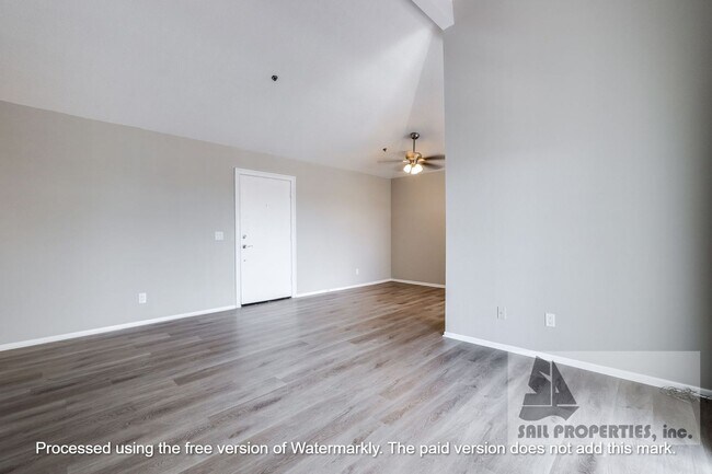 Foto del edificio - Huntington Beach 2-Bedroom, 2-Bath Home