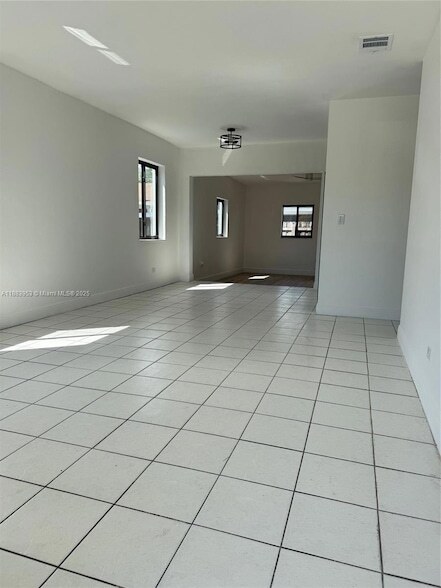 Building Photo - 3141 SW 24th Ter