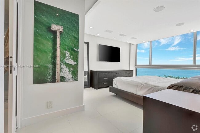 Building Photo - 2715 N Ocean Blvd