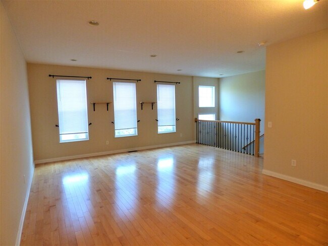 Foto del edificio - 3 BR 2.5 BA Town Park Condo
