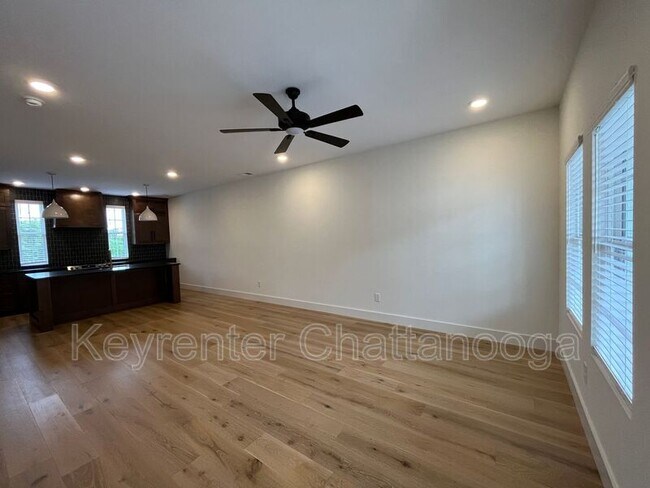 Building Photo - 1056 Amelia Ct