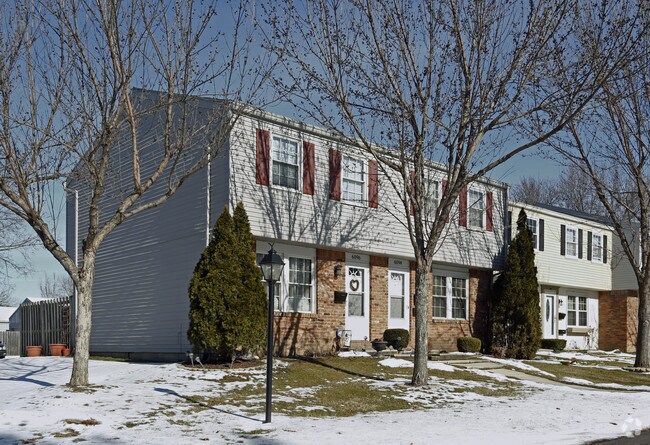 Building Photo - 6042 N Summit St