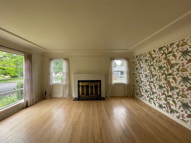 Foto del edificio - Gorgeous corner lot 3Bd/1Ba home South Tab...