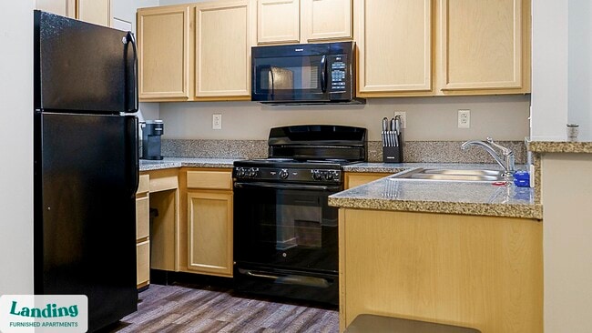 Building Photo - 335 W 9th St