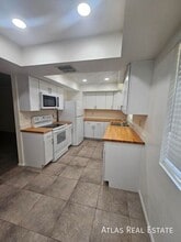 Building Photo - 4554 E Paradise Village Pkwy N