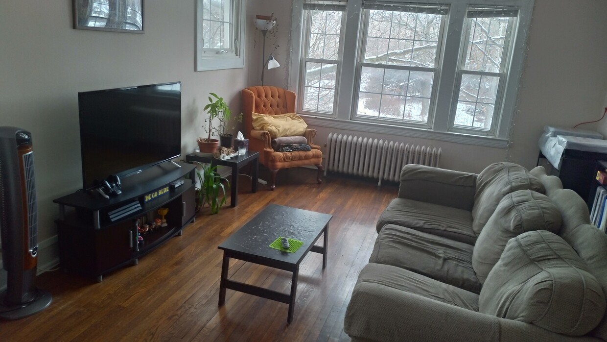 Primary Photo - 2577 Euclid Heights Blvd