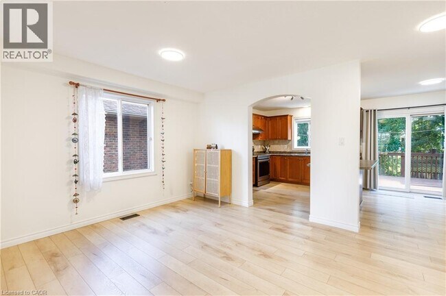 Building Photo - 198 Charlotta St