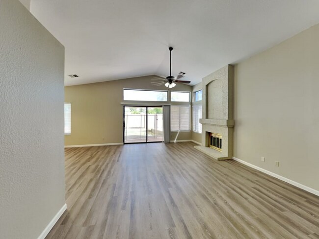 Foto del edificio - 315 E Hearne Way