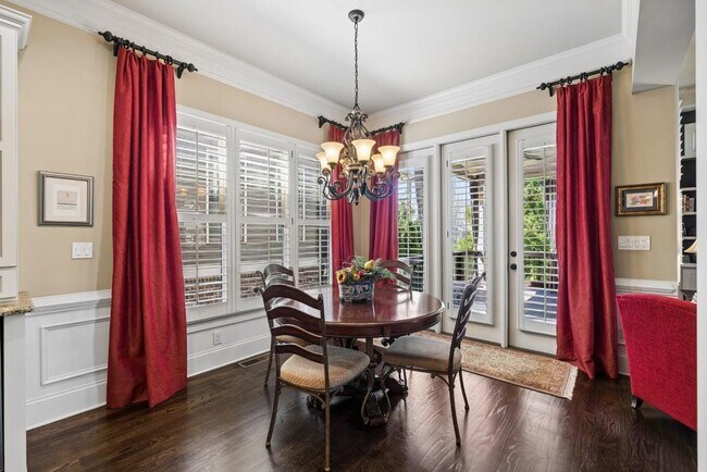 Foto del edificio - 1870 Haven Park Cir