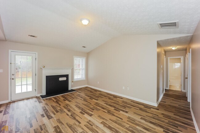 Building Photo - 45 Canterbury Dr