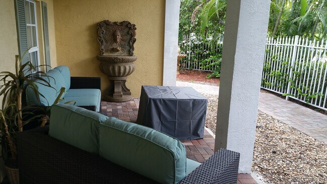 Foto del edificio - 857 SW 11th Ct