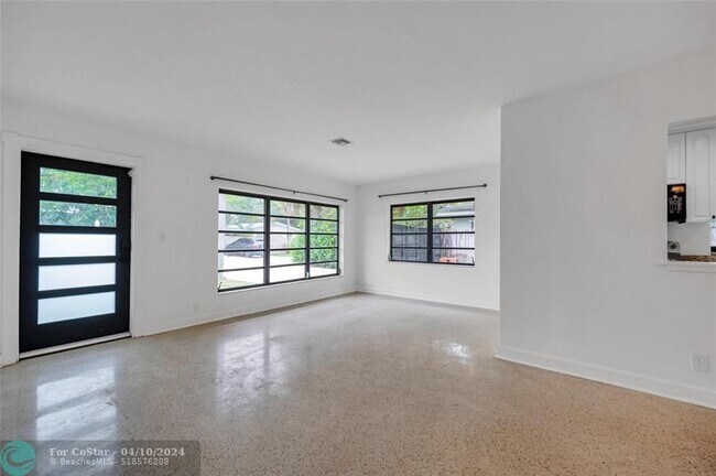 Foto del edificio - 1007 NE 12th St