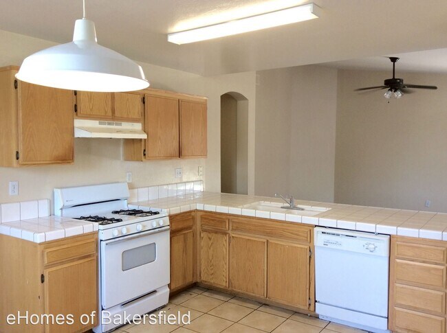 Foto del edificio - 3 br, 2 bath House - 6204 Straub Ln