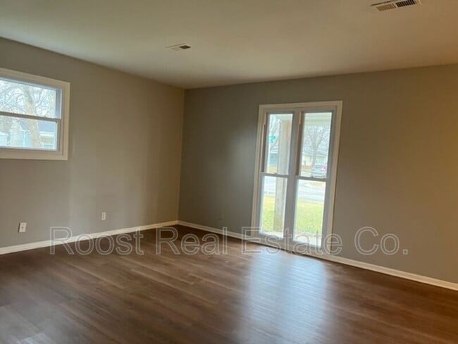 Building Photo - 350 Hillview Dr