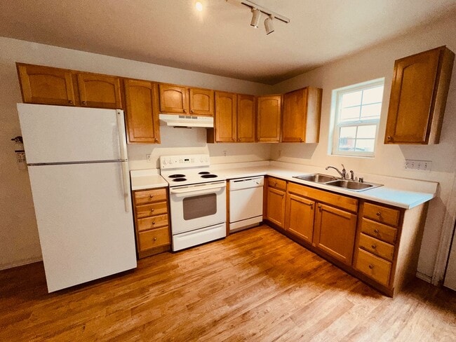 Building Photo - 2751 S Donovan Dr