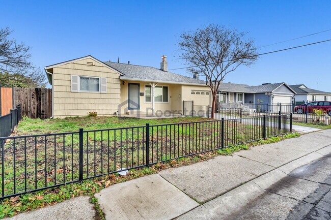 Building Photo - 3721 McClellan Dr