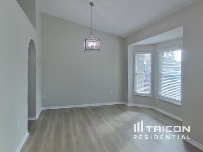 Building Photo - 250 Canterbury Ct