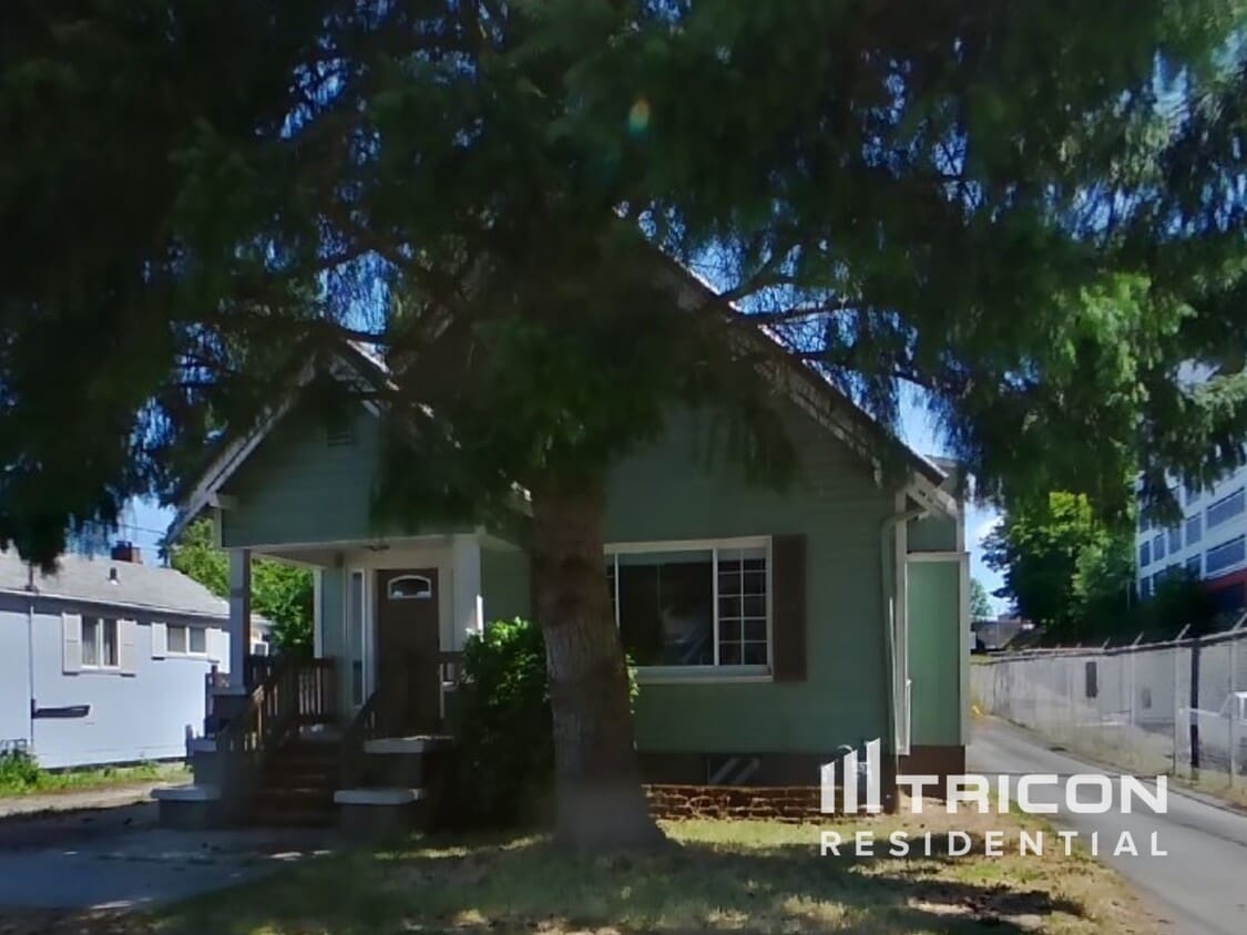 Primary Photo - 102 Hewitt Ave