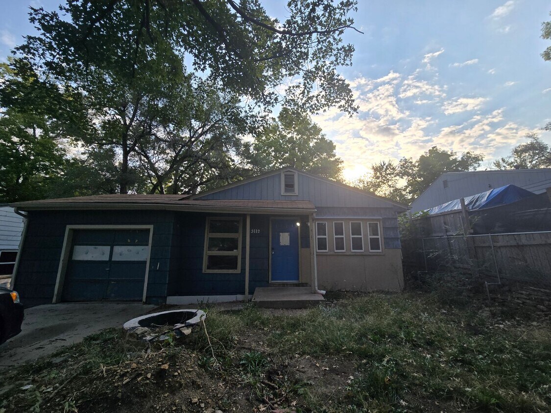 Primary Photo - 3 bed 1 bath W/ back yard bunker!
