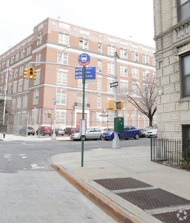 Foto del edificio - 155-165 E Mosholu N
