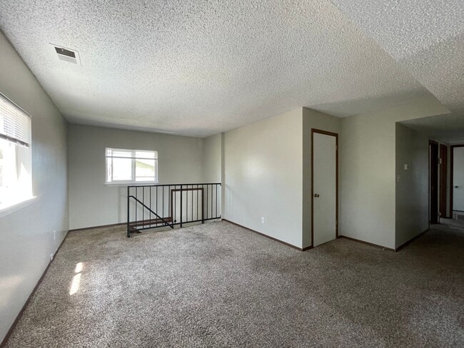Building Photo - New 3B/2B Unit in Englewood! AVAILABLE NOW!