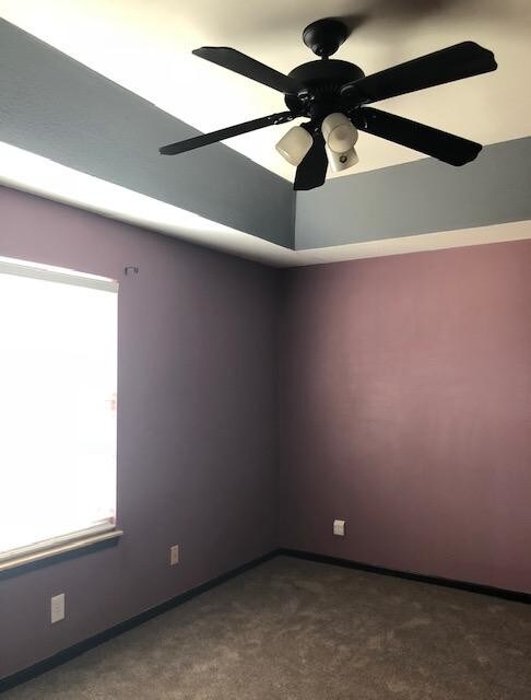Foto del edificio - 8318 Metcalf Ave