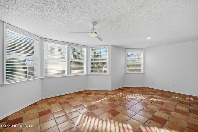 Foto del edificio - 600 First St