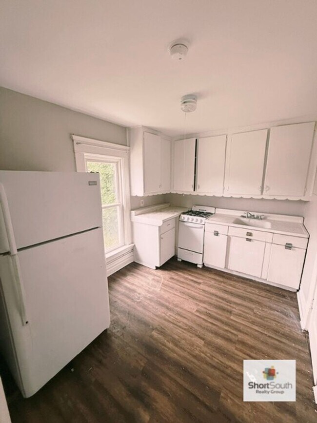 Photo - 208 W Oakland Ave Apartment