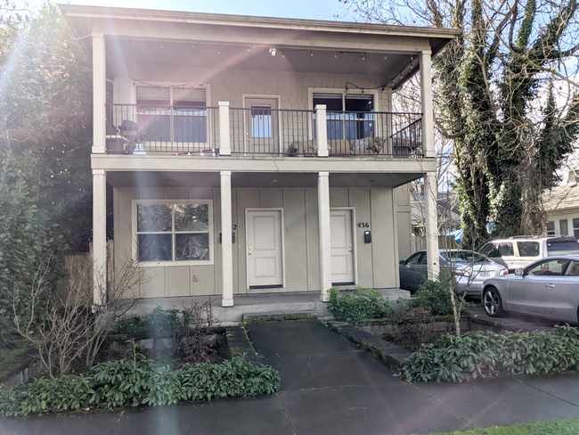 Foto del edificio - Spacious West Campus 4 bed,2 bath downstai...