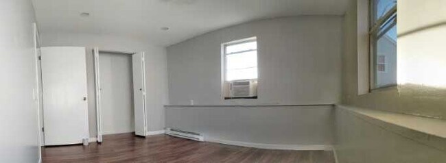 Foto del edificio - Looking for a home or an office space...Come take a look!!