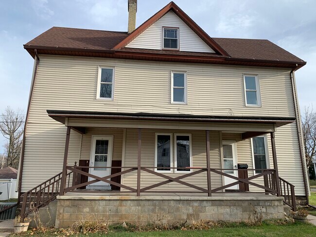 537 W. Wisconsin- Enter on Dunn - 537 W Wisconsin St