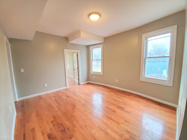 Foto del edificio - 4 br, 2 bath  - 67 22nd St 2