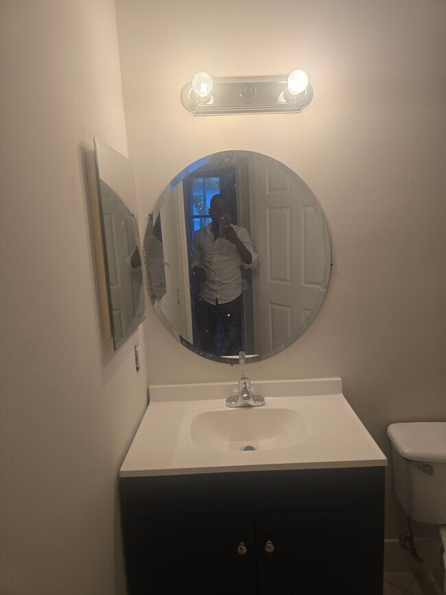 Second bathroom - 3059 Laurel Ridge Cir