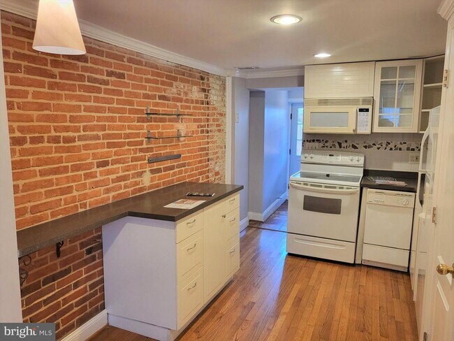 Building Photo - 414 S Durham St