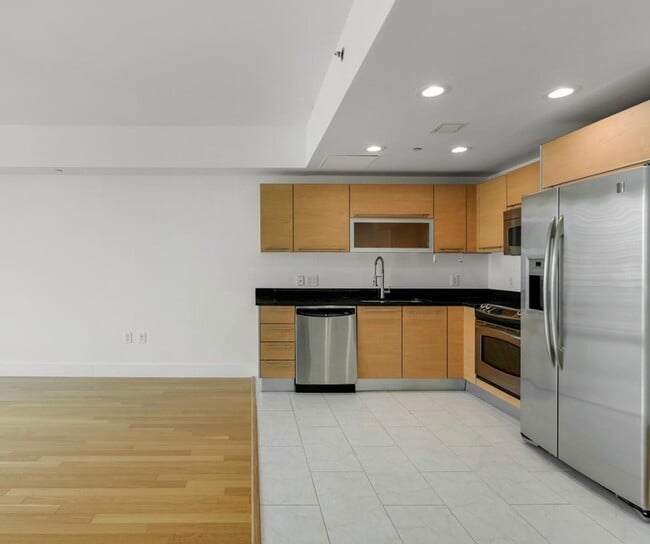 Building Photo - 950 Brickell Bay Dr