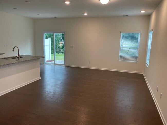 Foto del edificio - 347 Willowsford Dr