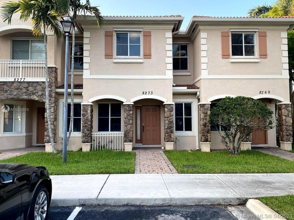 Foto principal - 8273 SW 25th Ct