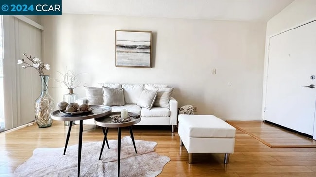 Living room - 5460 Concord Blvd