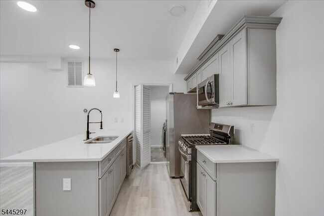 Building Photo - 500 S 18th St