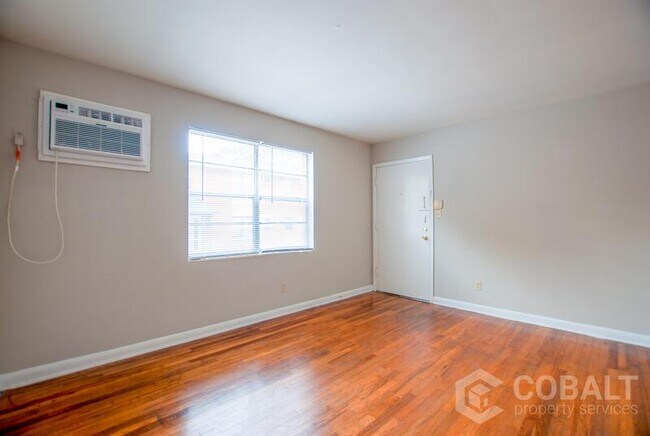 Building Photo - 896 Greenwood Ave NE