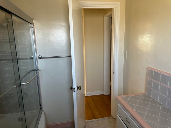 Building Photo - 605 Midvale Ave