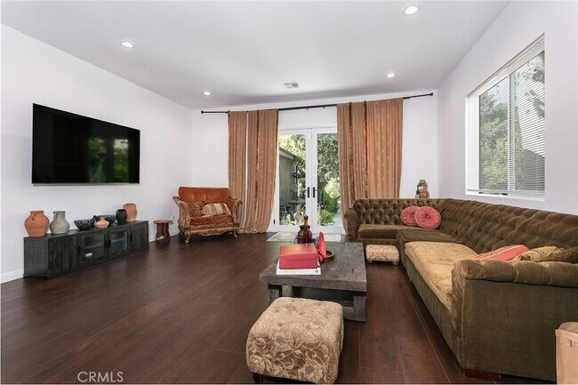 Foto del edificio - 5825 Fulton Ave